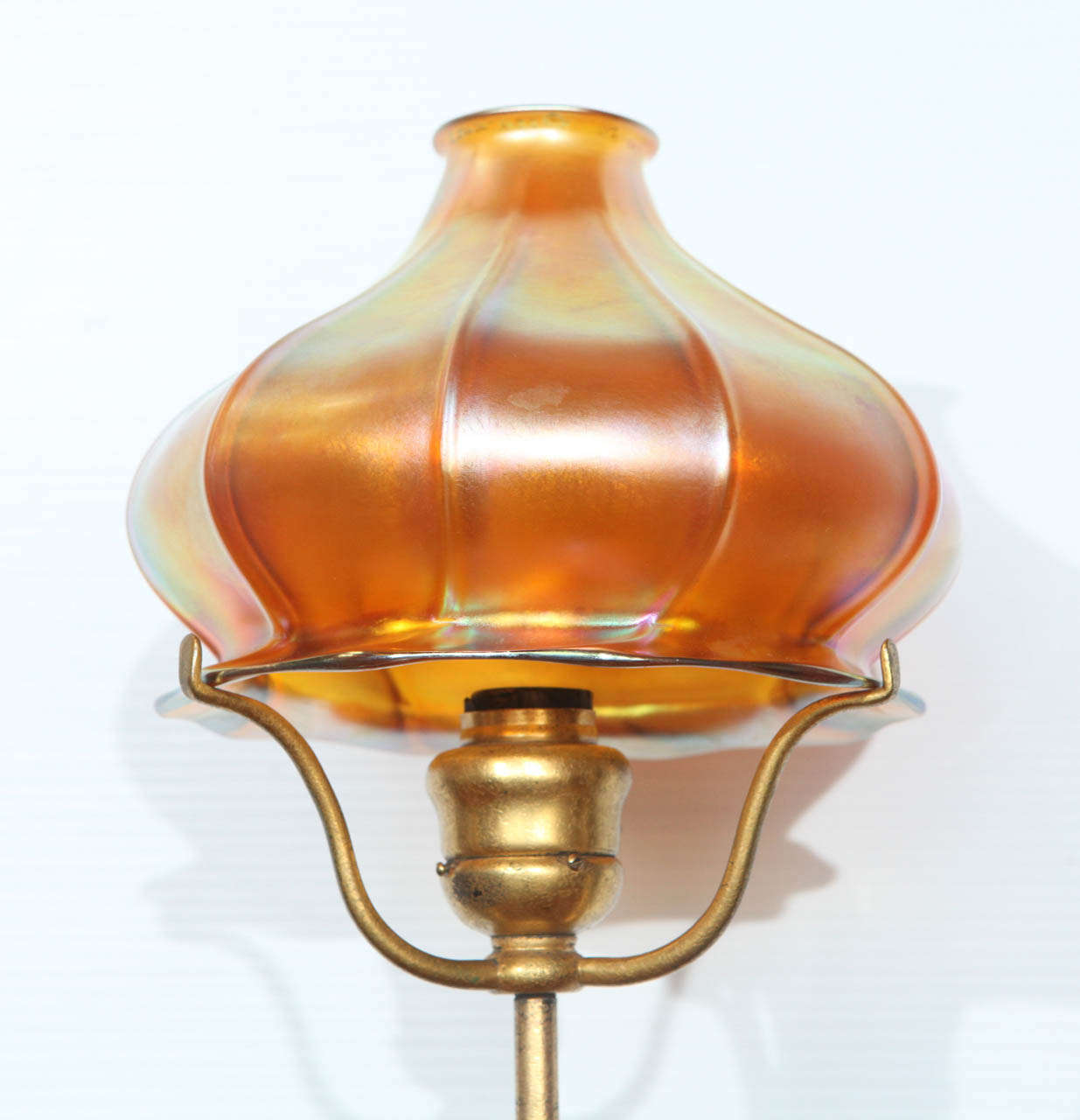 Stunning Tiffany Studios Lamp Base with Quezal Glass Shade In Excellent Condition In Los Angeles, CA