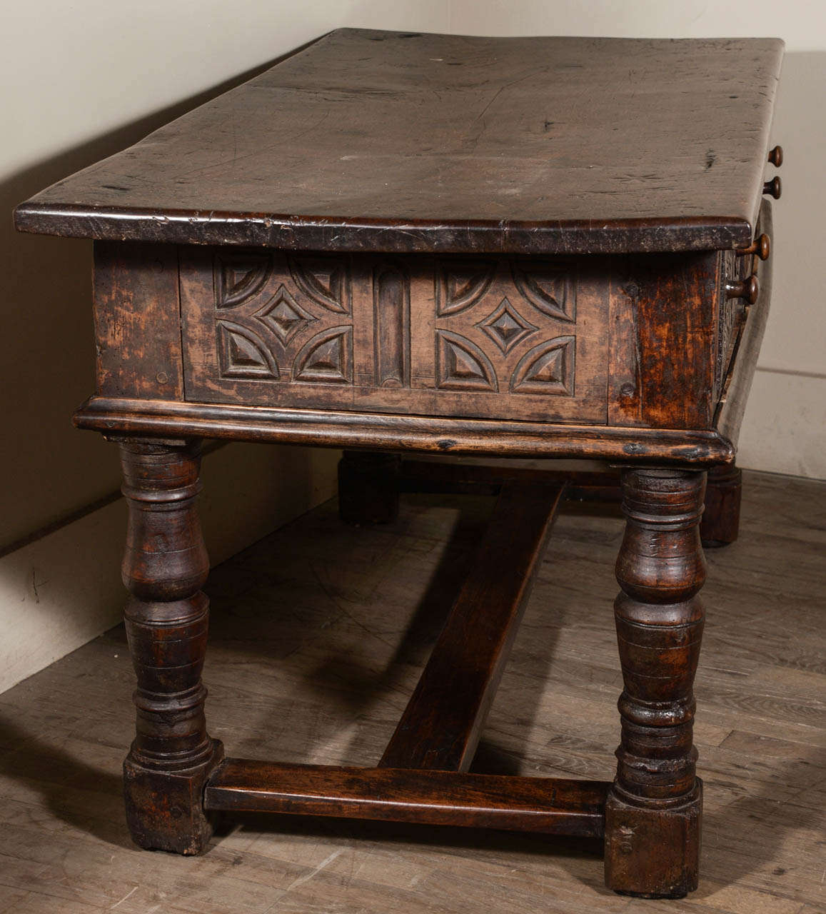 Early 18th Century Carved Walnut Table In Excellent Condition In Houston, TX