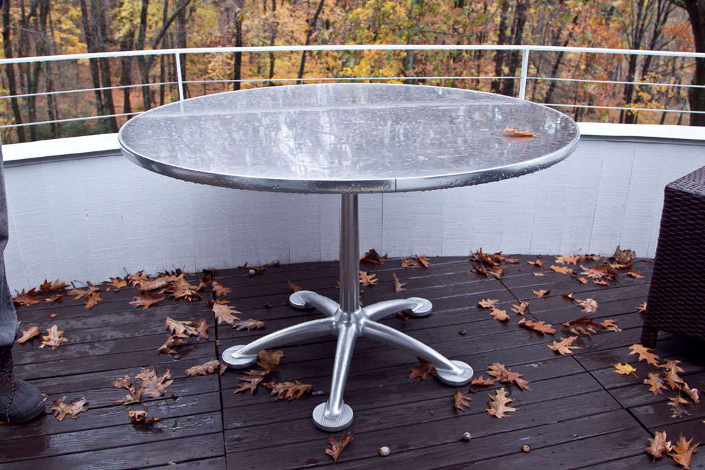 Metal round table for both indoor and outdoor use. Designed by 
Jorge Pensi for Knoll Associates and manufactured by them