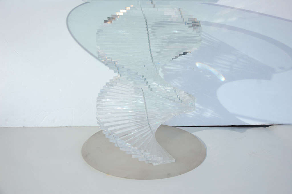 Spiraling Lucite Center Table In Excellent Condition For Sale In Los Angeles, CA