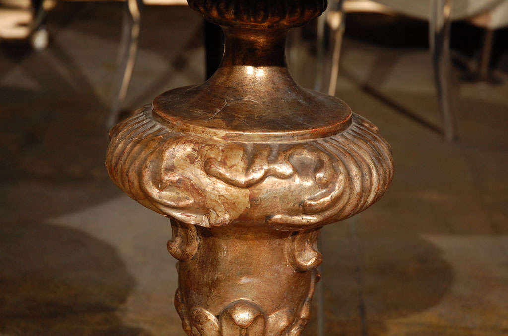 Base de table italienne dorée du 18e siècle en vente 3