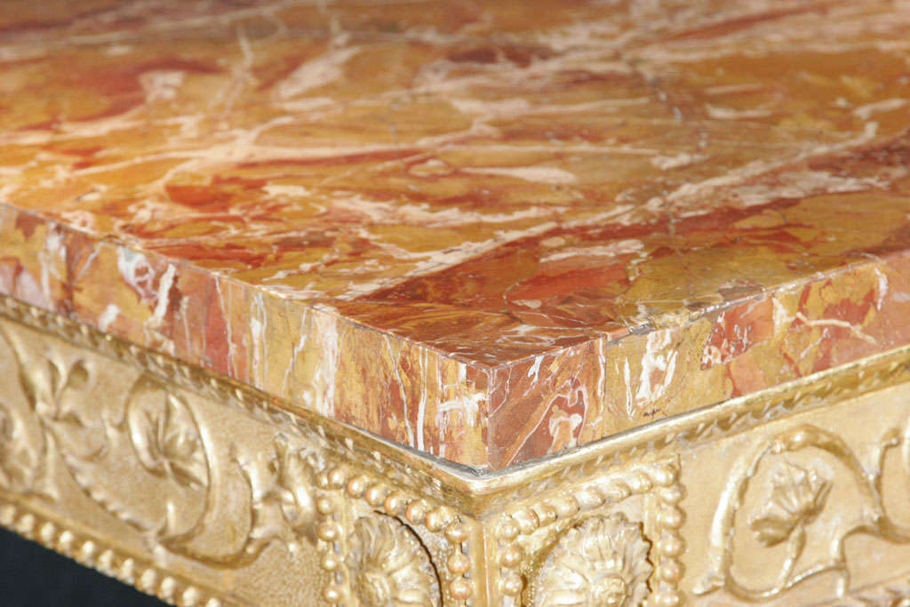 An important 18th.century Italian carved & gilded console table For Sale 1