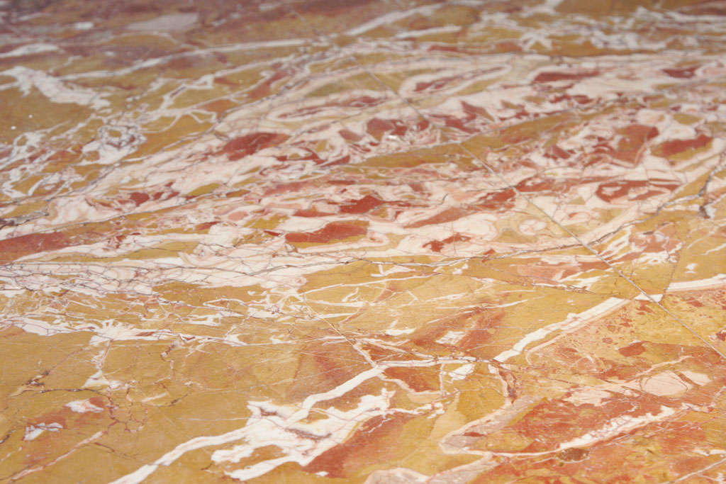 An important 18th.century Italian carved & gilded console table For Sale 3