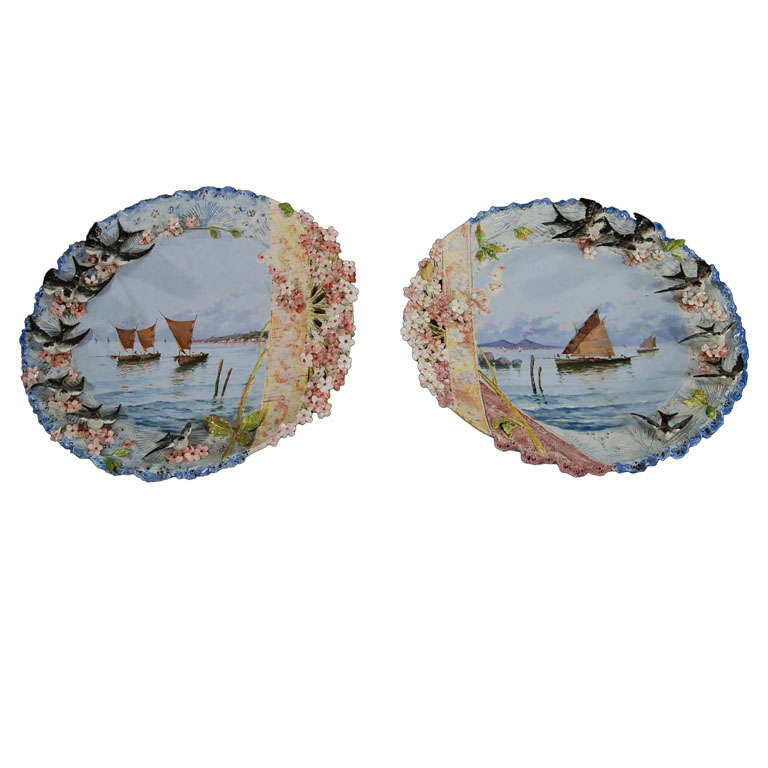 Paar handbemalte Keramiktafeln mit Meereslandschaften, 2-DM-Vogeln, 19. Jahrhundert