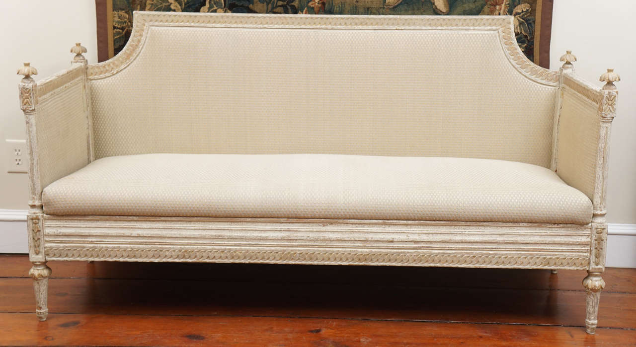 Elegant Gustavian period painted and carved wood settee or sofa of fine quality.  Comes with original carved bow back appliqué that can attached or removed; attached height is 45.7