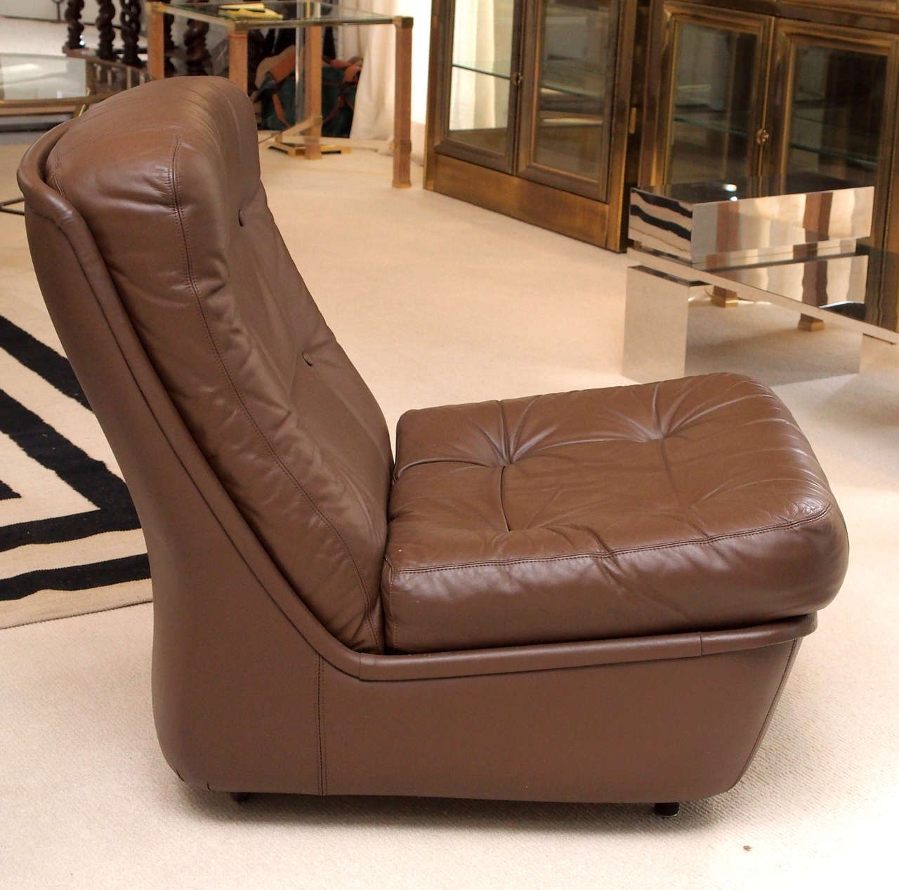 Saturday Sale Pair of Leather Lounge Chairs by Airborne International In Excellent Condition For Sale In New Orleans, LA