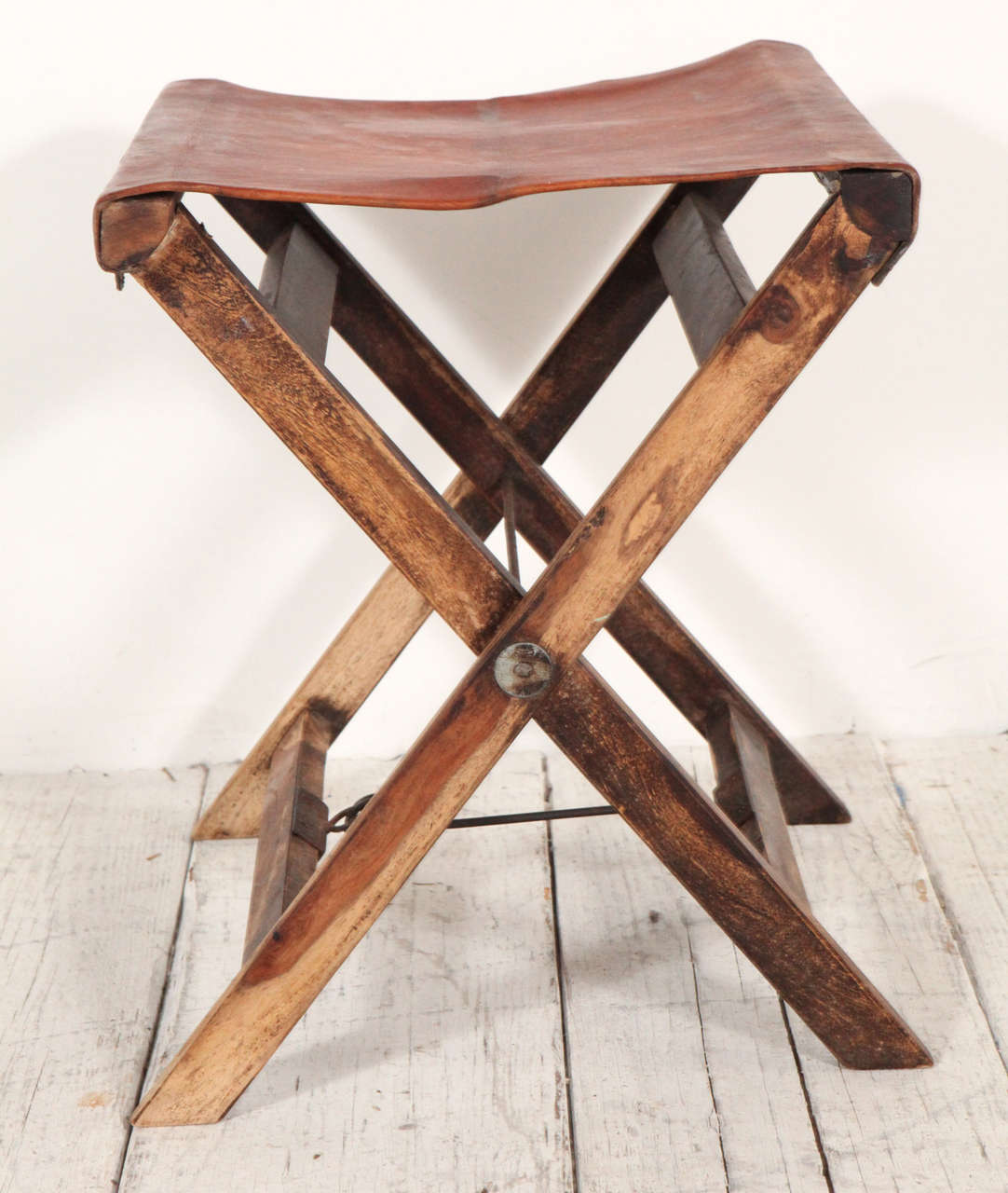 folding saddle stool