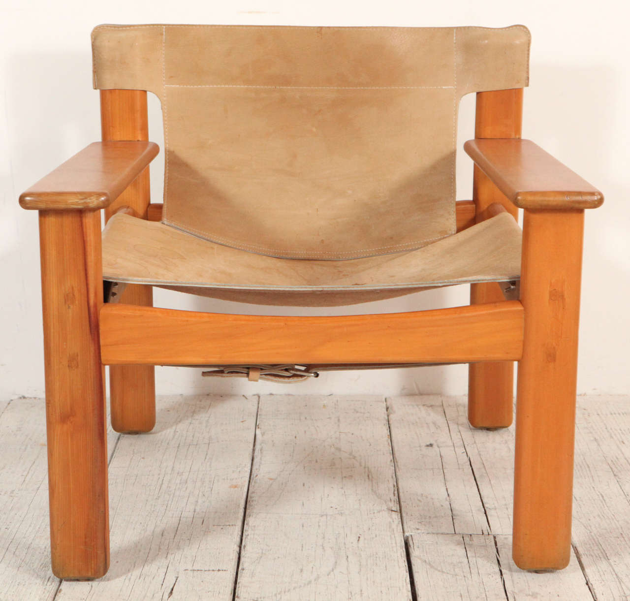 Cream leather sling Spanish style chair in the style of Børge Mogensen.