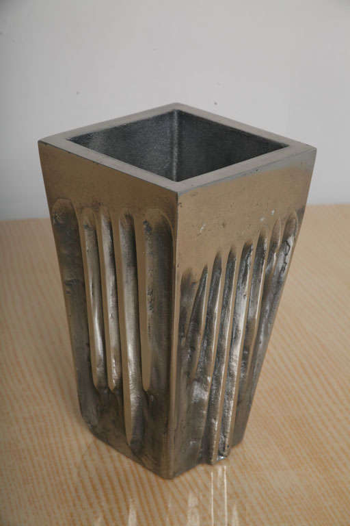 Vase aus Aluminiumguss von Arnaldo Gamba, Italien, 2004 (Italienisch) im Angebot