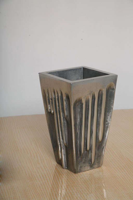 vase en fonte d'aluminium 