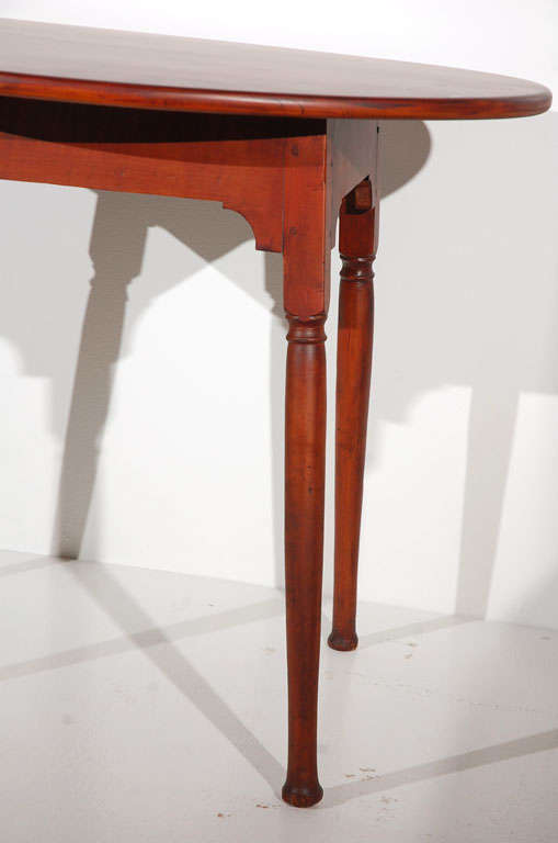 18th Century Fantastic Form Queen Anne Oval Side Table In Good Condition In Los Angeles, CA