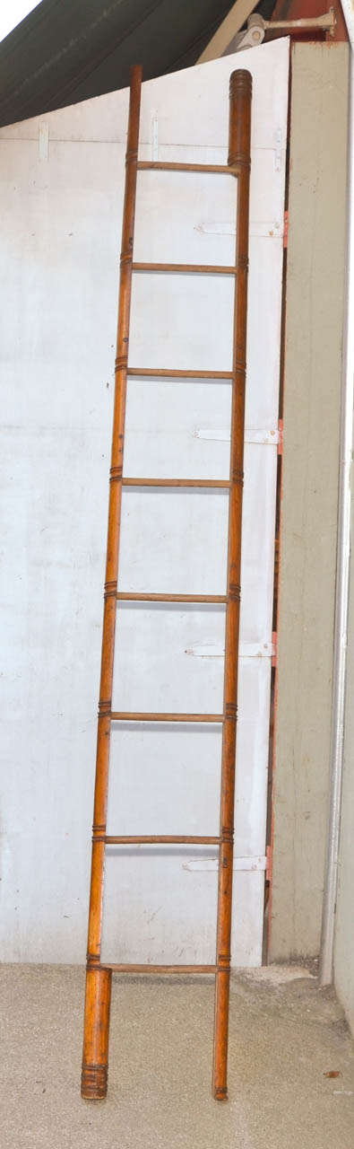 Folding library ladder in bambou like larch wood. Opened height: 105,5