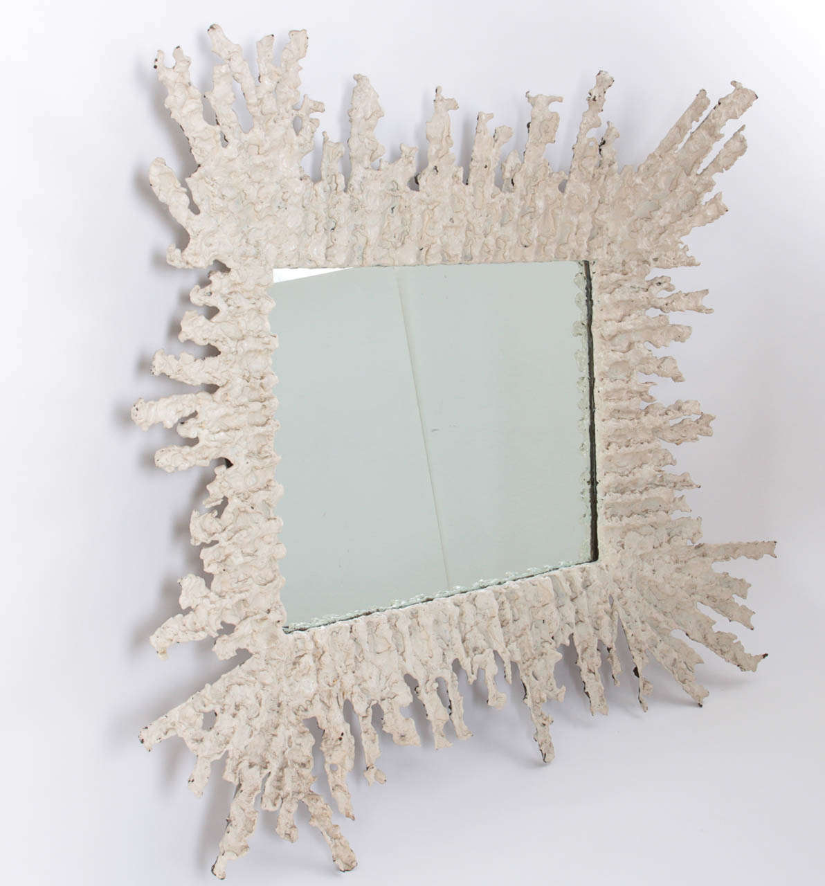 Marcello Fantoni (1915-2011) Italy

Starburst mirror 1950s

Torched bronze and original white plaster painted finish.

Marks: Fantoni, Firenze, Italy (hand script)

***This mirror has great style and character.

Overall dimension: H: 26