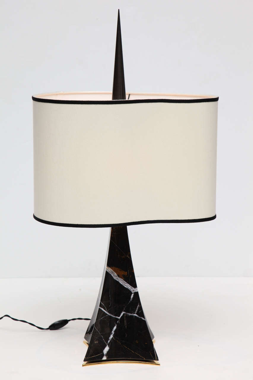 "Olympia"

Contemporary table lamp in noir doré marble by Achille Salvagni, with a patinated bronze top/ finial, a polished bronze base and an organic silk lamp shade.

Dimensions below include shade; base is 7.5"