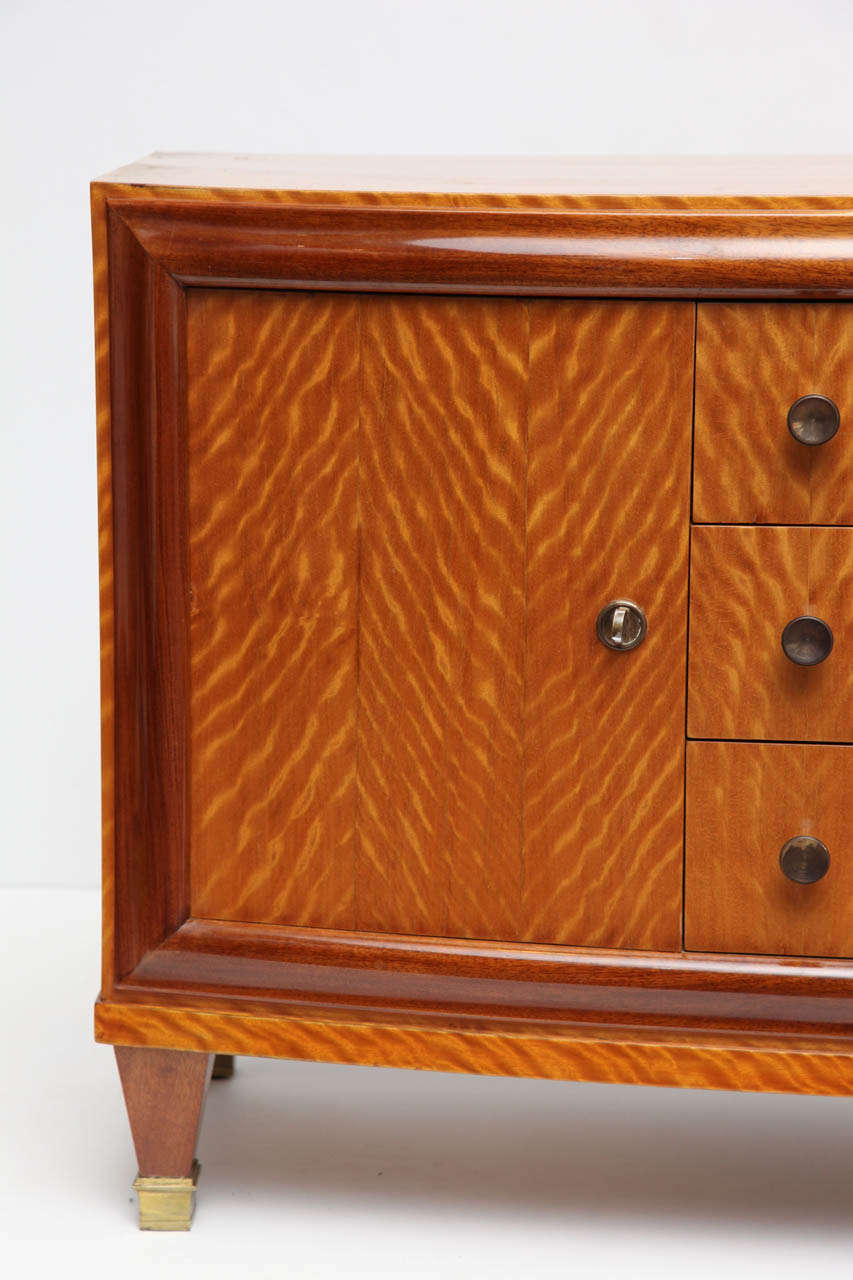 Art Deco Bow Front Cabinet in Mahogany In Good Condition In New York, NY