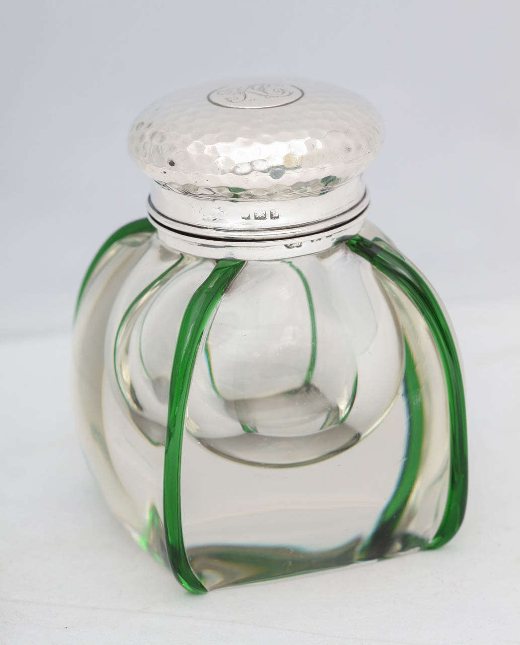 Tintero eduardiano de plata de ley montado en cristal soplado a mano