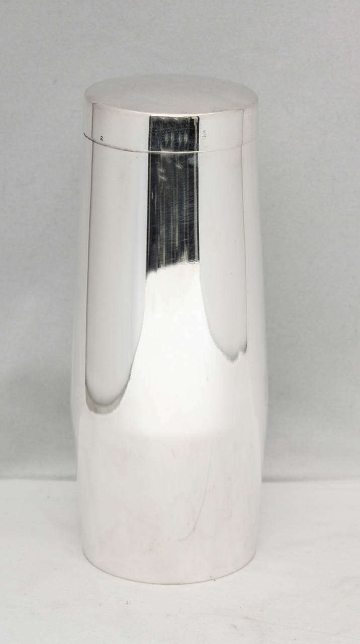 Sleek, sterling silver, Mid-Century Modern cocktail Shaker. Gebruder Kuhn Co., Germany, circa 1950s. Over 7 1/2