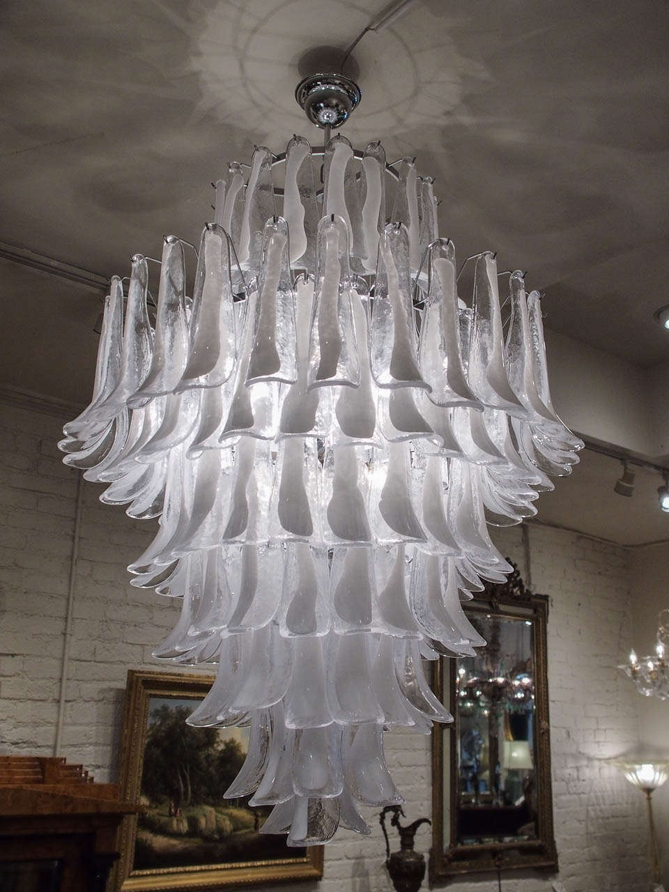 Contemporary Venetian glass chandelier in clear glass with milky white glass inserts (146 leafs).  9 lights.