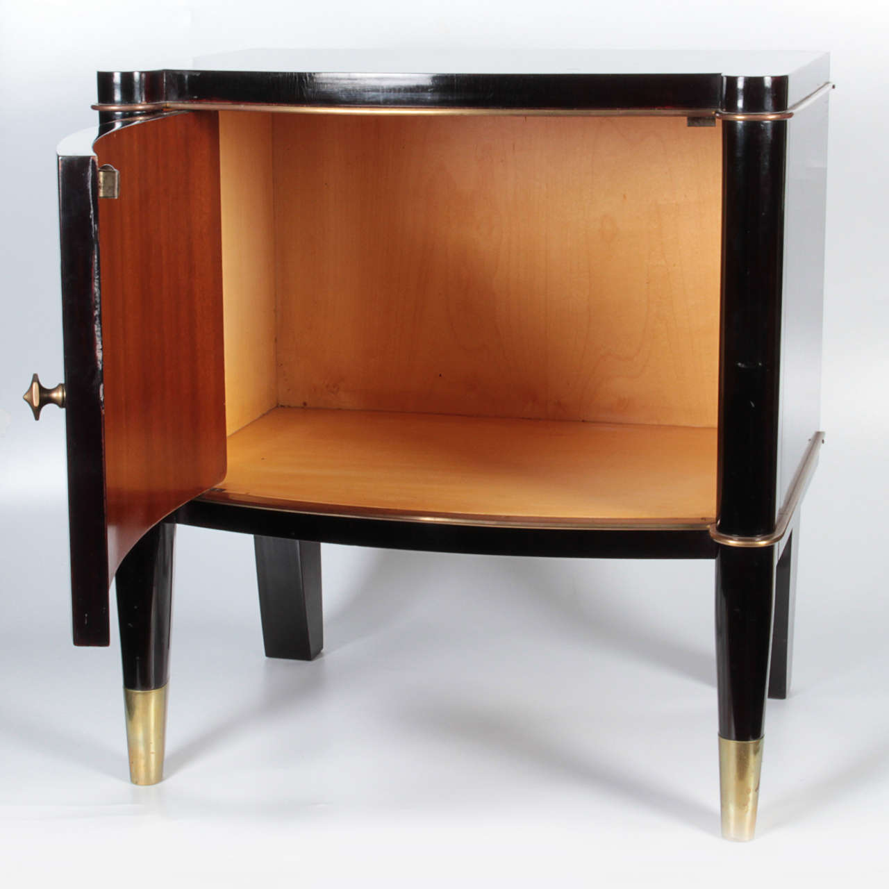Pair of Antique French Art Deco Black Lacquer and Gilt Bronze Side Cabinets In Excellent Condition In New York, NY