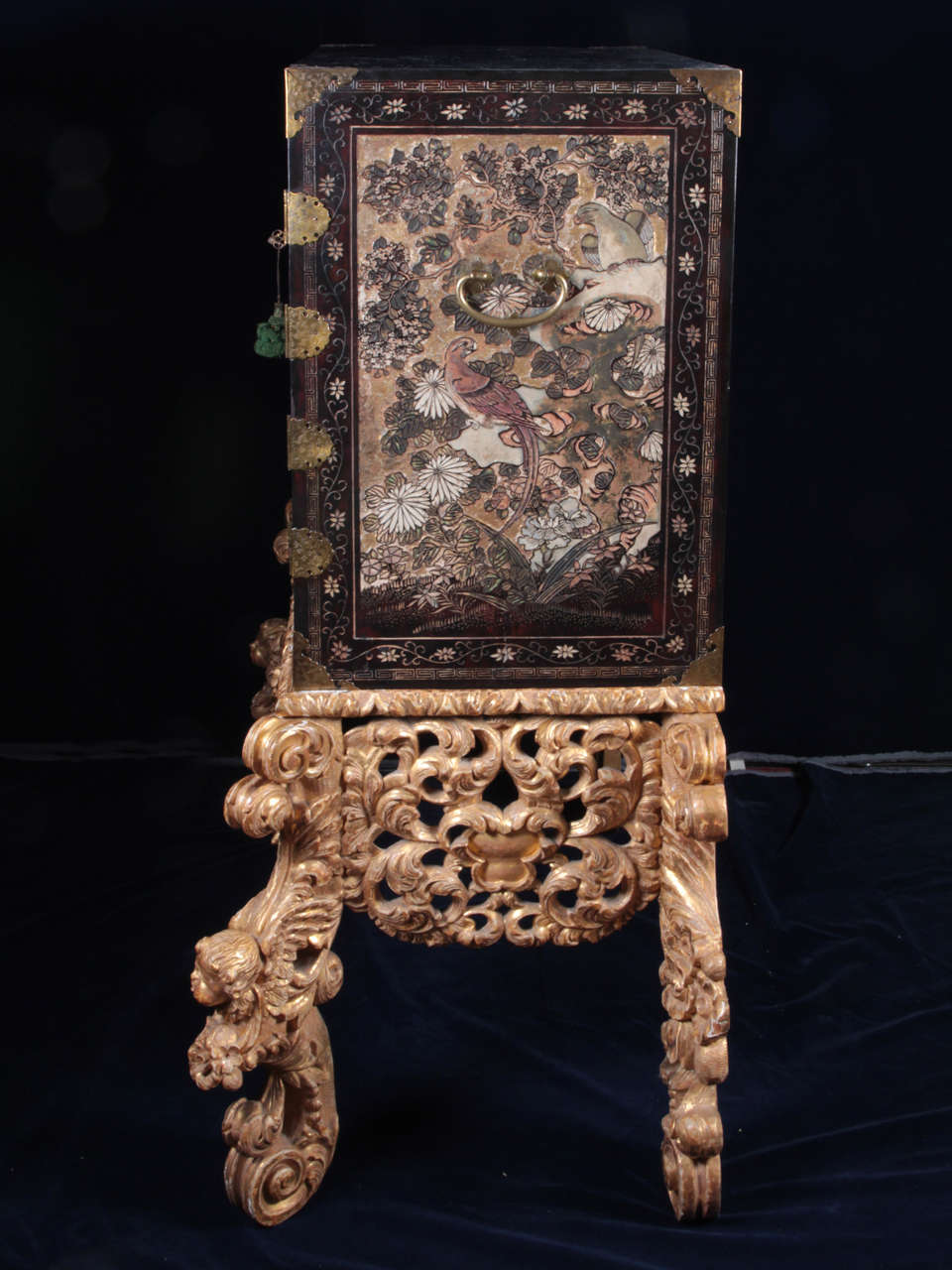 Chinese Carved Coromandel Chest on a 18th Century Giltwood Carved Base 3