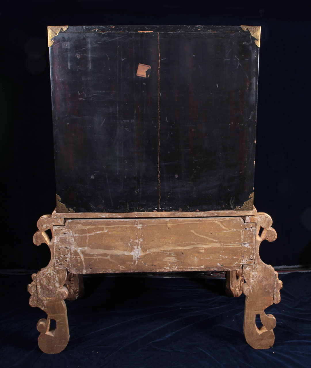 Chinese Carved Coromandel Chest on a 18th Century Giltwood Carved Base 4