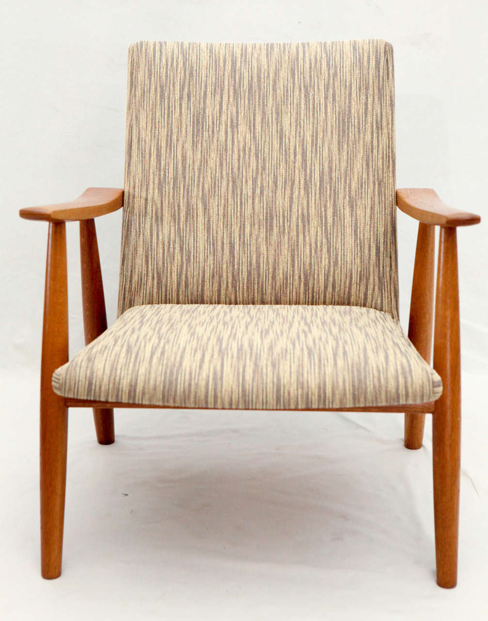 Hans Wegner GE-260 Lounge chair designed. In 1950 and produced by GETAMA.  Store formerly known as ARTFUL DODGER INC