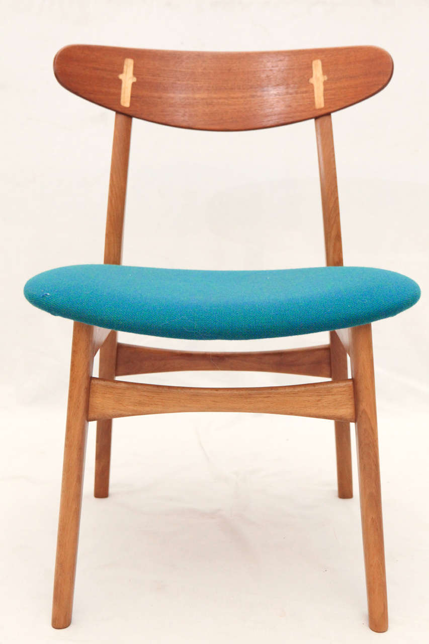 Set of 8 Hans Wegner CH-30 dining chairs designed in 1952 and produced by Carl Hansen & Son