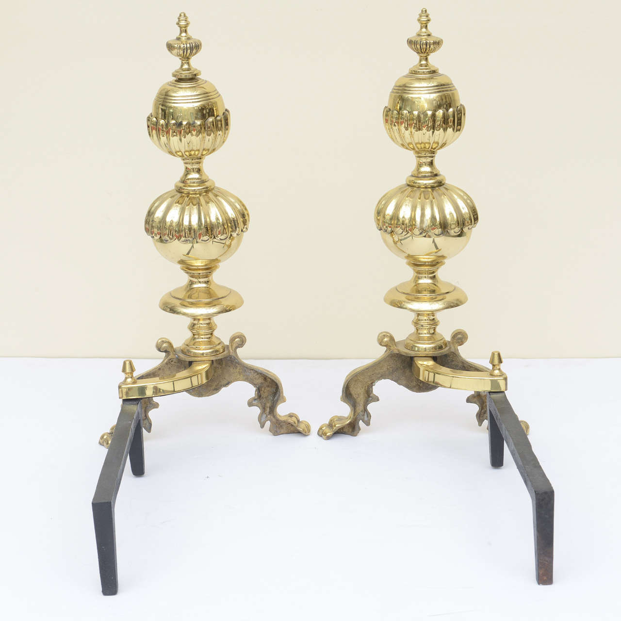 Übergroße georgianische Stil Andirons Messing & Gusseisen im Angebot 3