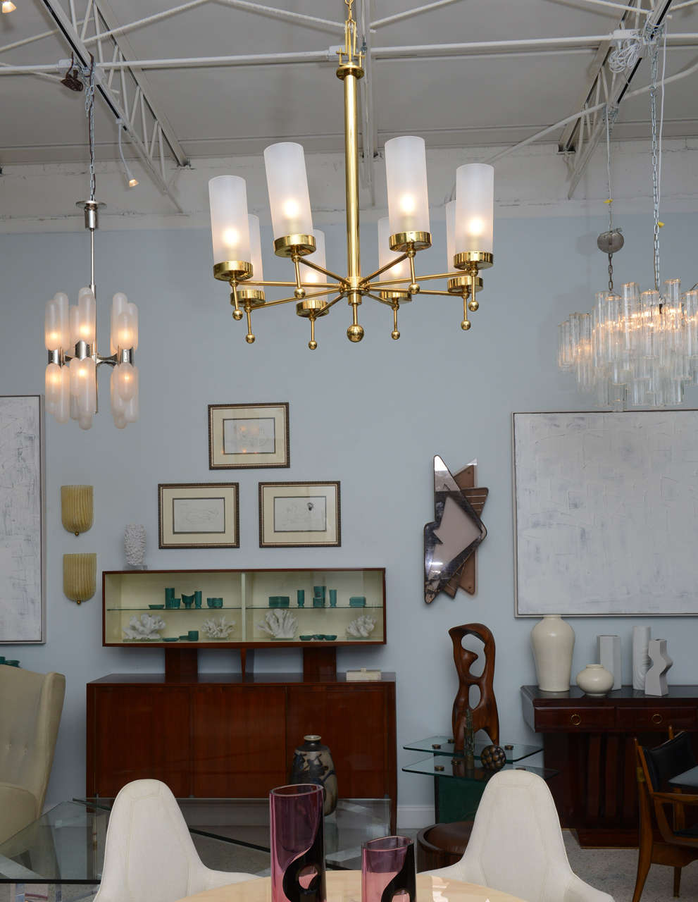 Italian Modern Brass and Glass Eight-Light Chandelier in the Manner of Stilnovo In Excellent Condition For Sale In Hollywood, FL