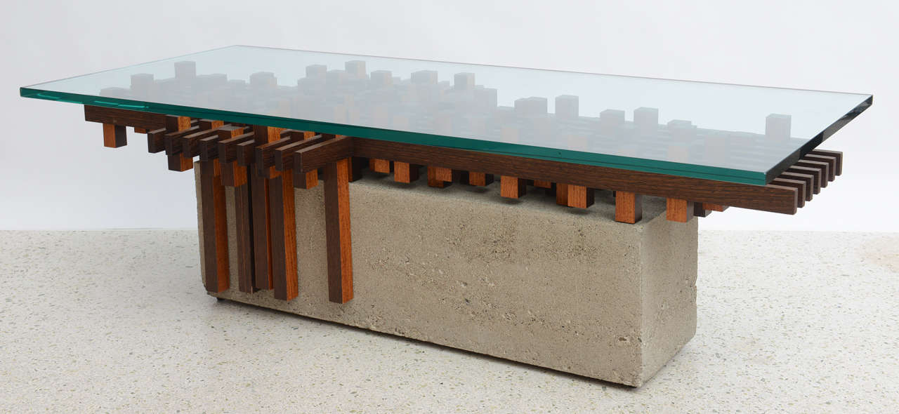 The rectangular glass above a series of geometric grids in Italian walnut, over a concrete base
Literature- arredamento, franco grigioni
esempi di arredamento moderno di tutti il modo, tavoli, tavolini, carrelli, seconda serie, ulrico hopli