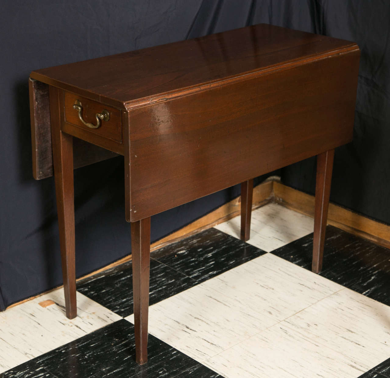 Walnut Dropleaf End Table For Sale at 1stDibs