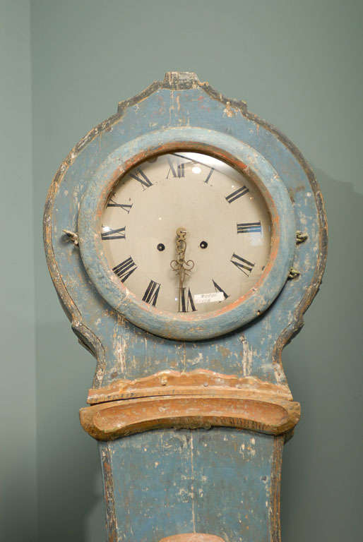 19th Century Painted Swedish Blue Painted Wood Clock In Good Condition For Sale In Atlanta, GA
