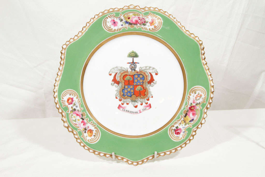 3 Apple Green Chamberlain's Worcester Porcelain Armorial Dishes In Excellent Condition In Katonah, NY