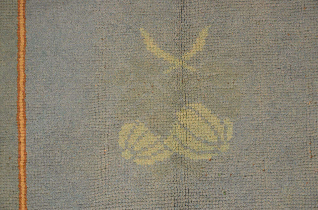 Irlandese Tappeto Arts & Crafts Donegal in lana azzurra Attribuito a Gavin Morton, circa 1910 in vendita