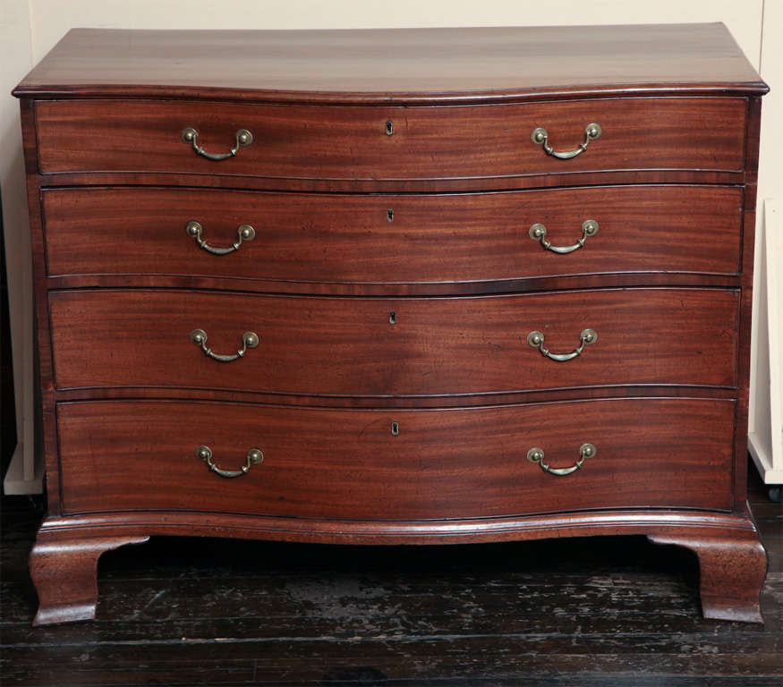 18th century Georgian, Mahogany, serpentine fronted, four drawer chest