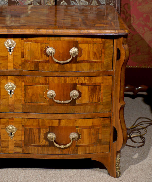 Fine 18th Century French Louis XIV Style Walnut Inlaid Commode In Excellent Condition In Atlanta, GA