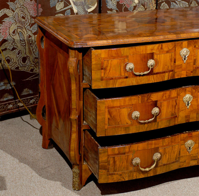 Fine 18th Century French Louis XIV Style Walnut Inlaid Commode 4