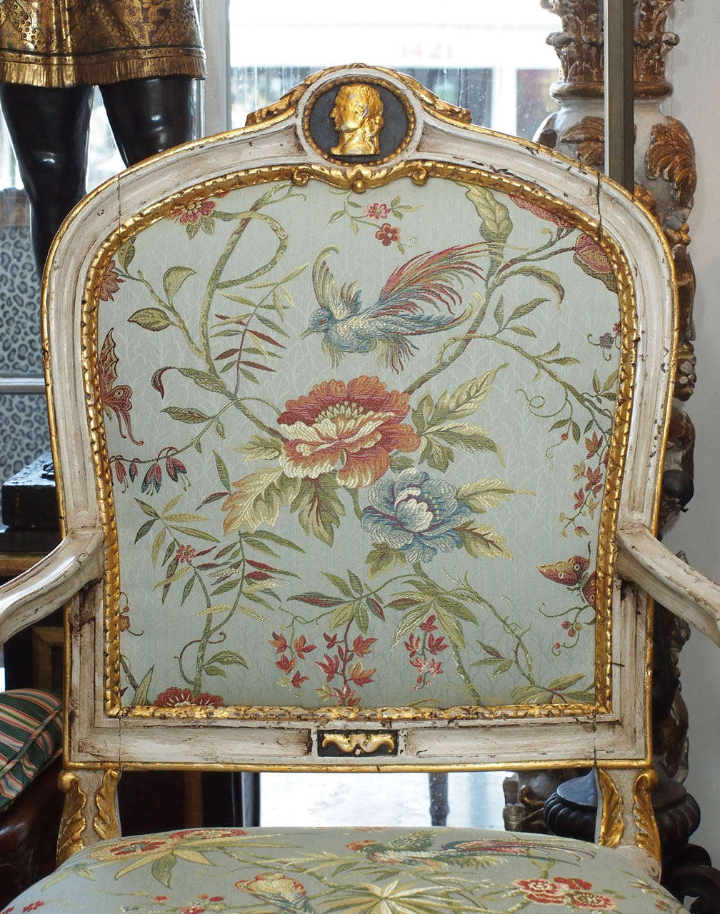 Pair of Italian Painted and Parcel Gilt Louis XVI Armchairs In Excellent Condition In Natchez, MS