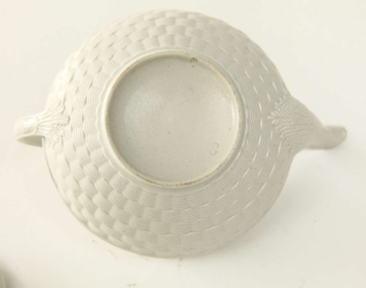 A Wedgwood (unmarked) Saltglaze White Stoneware Teapot 3