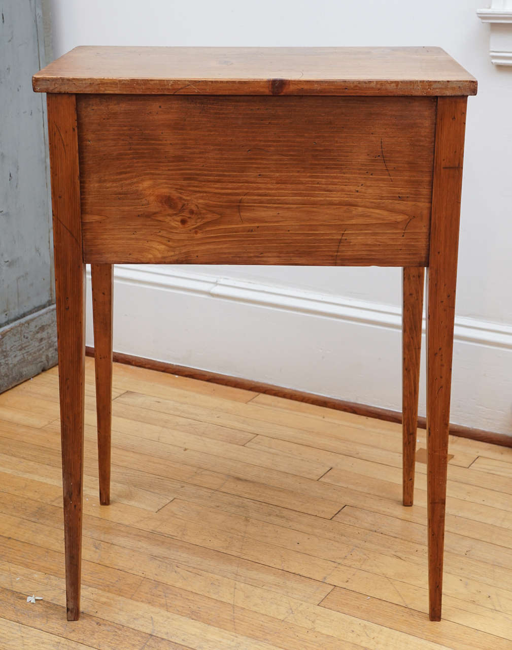 Two-Drawer Side Table In Excellent Condition In Sheffield, MA