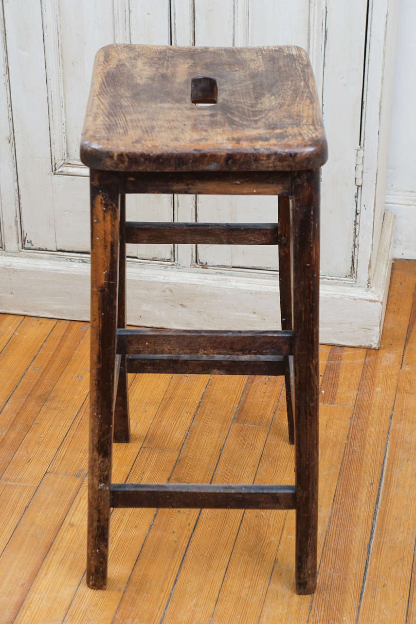 English Pub Stool In Good Condition In Sheffield, MA