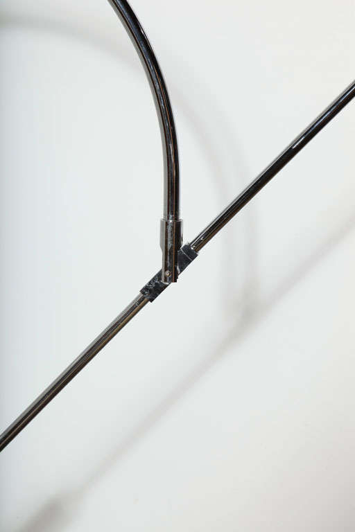 Metà XX secolo Coppia di lampade da terra cromate 