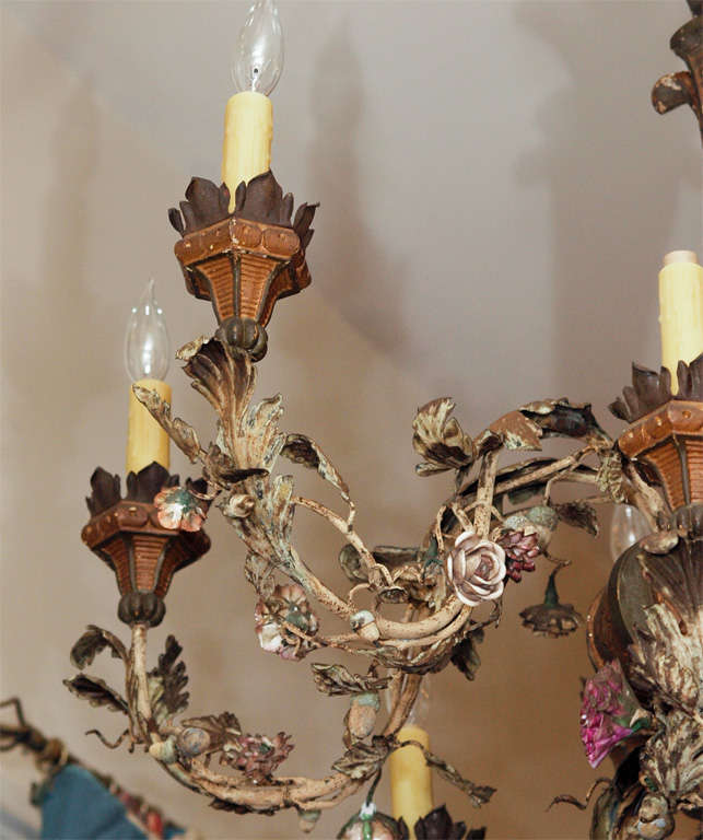 Italian Giltwood, Iron, Tole and Porcelain Chandelier 4