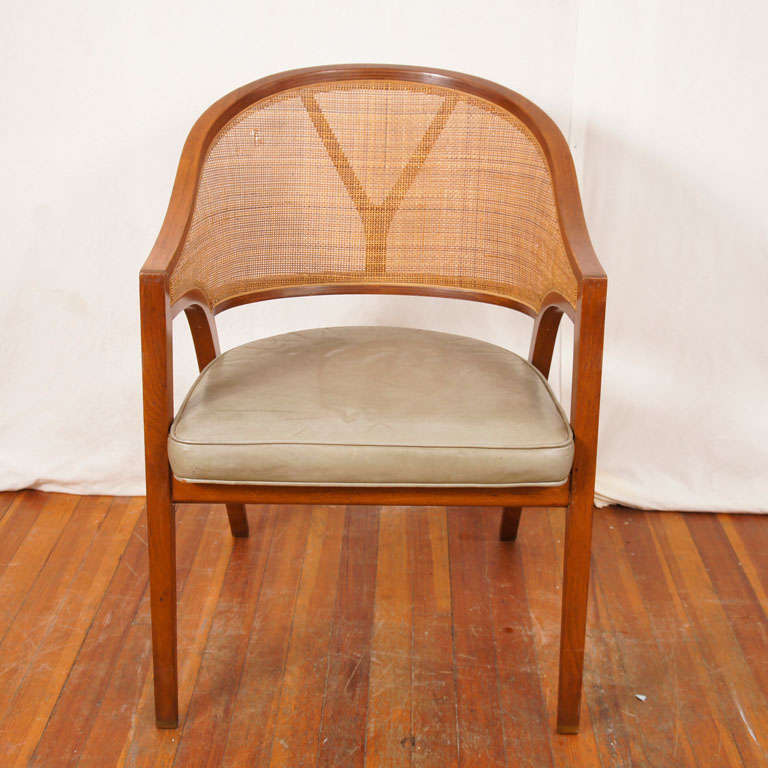 A pair of Y back side chairs for Dunbar.
Another great Wormley design.
Classic and stylish.