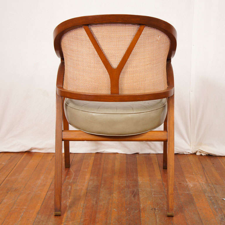 mid century Wormly Y Chairs for Dunbar, pair In Excellent Condition In Canaan, CT