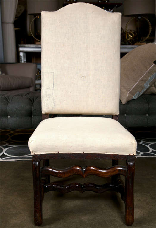 Pair of French Walnut Chairs, circa 1720 In Good Condition For Sale In Norwalk, CT