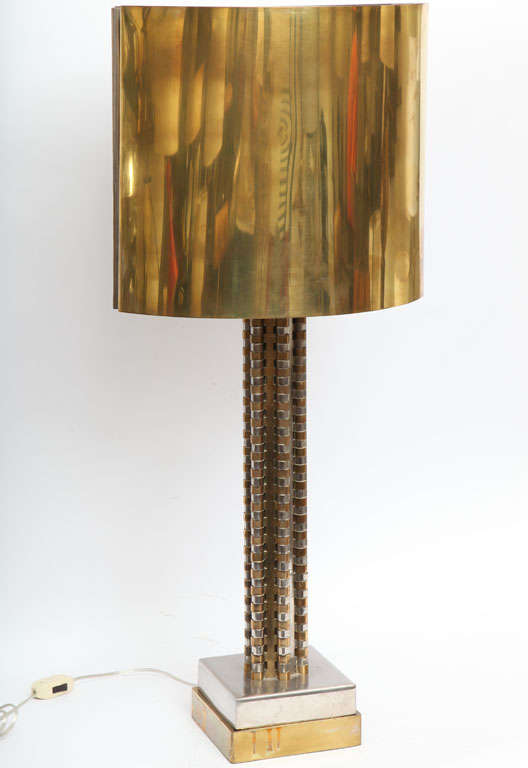 A 1960s French futurist table lamp.