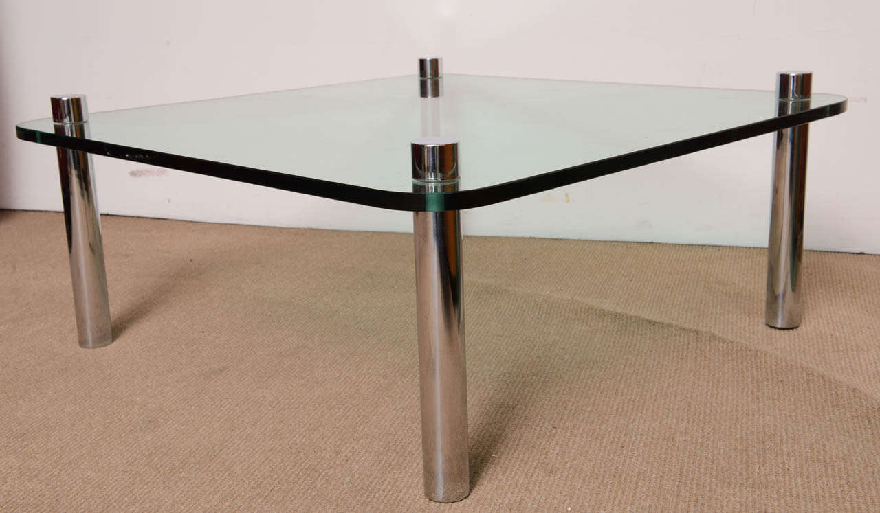 Minimalist Pace Style Chrome and Glass Cocktail table In Excellent Condition For Sale In Miami, FL