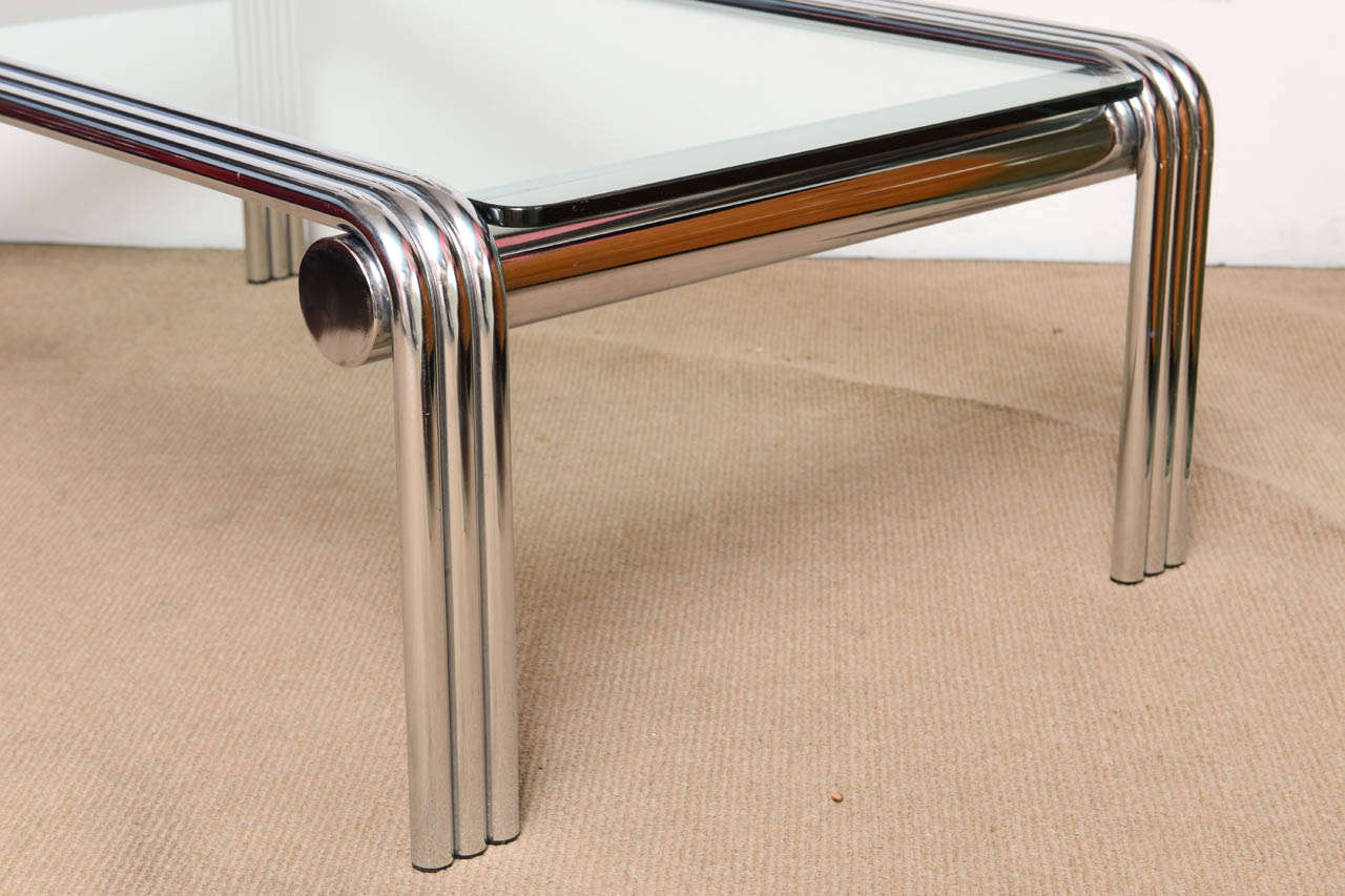Mid-Century Tubular Chrome and Glass Coffee Table In Excellent Condition In Miami, FL
