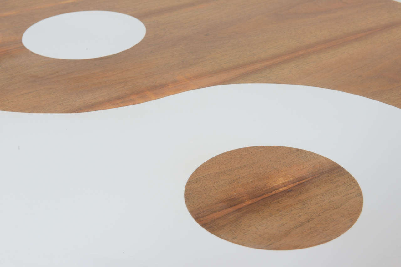 Yin and Yang Mid-Century Modern Round Walnut Swedish Coffee Table In Excellent Condition In Miami, FL